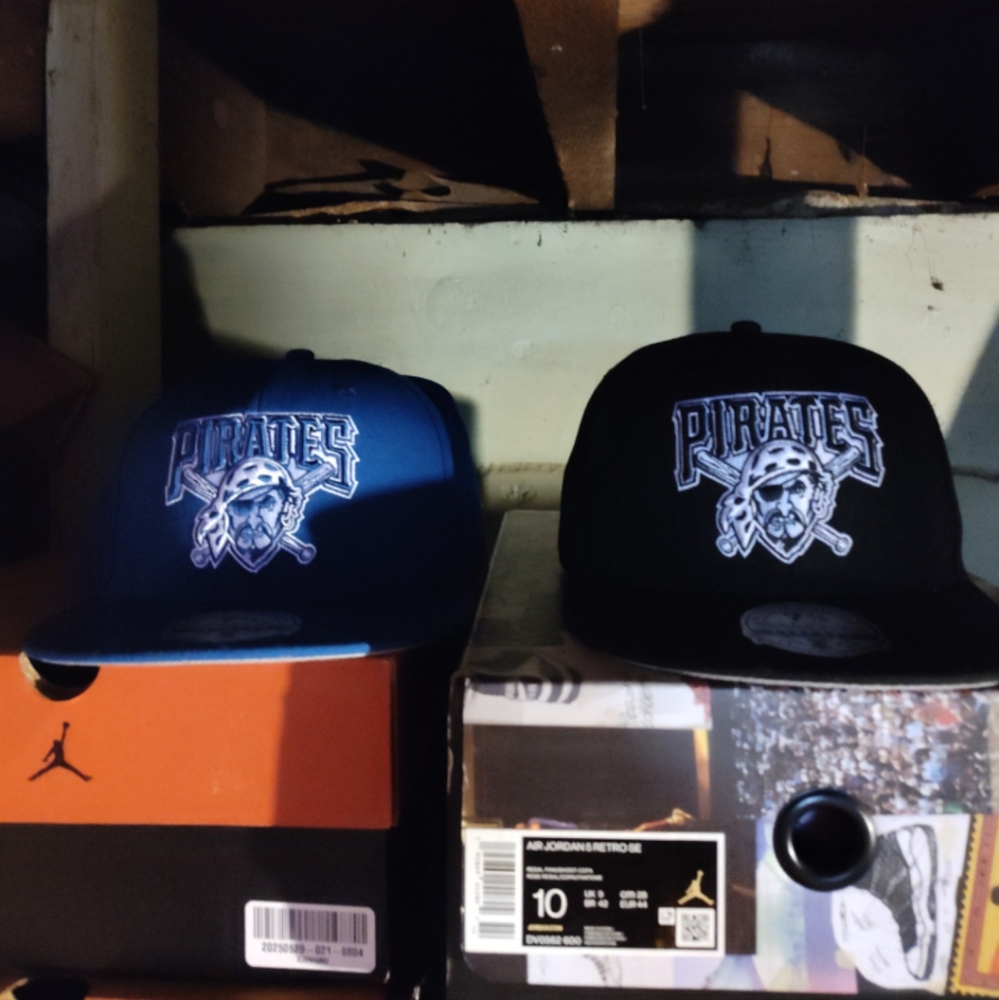 Mitchell & Ness Black Pirates Logo Cap